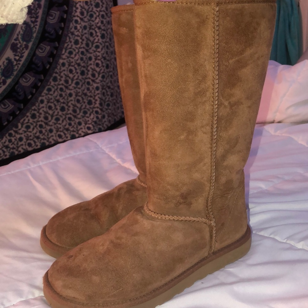 Uggs - Picture 2 of 6